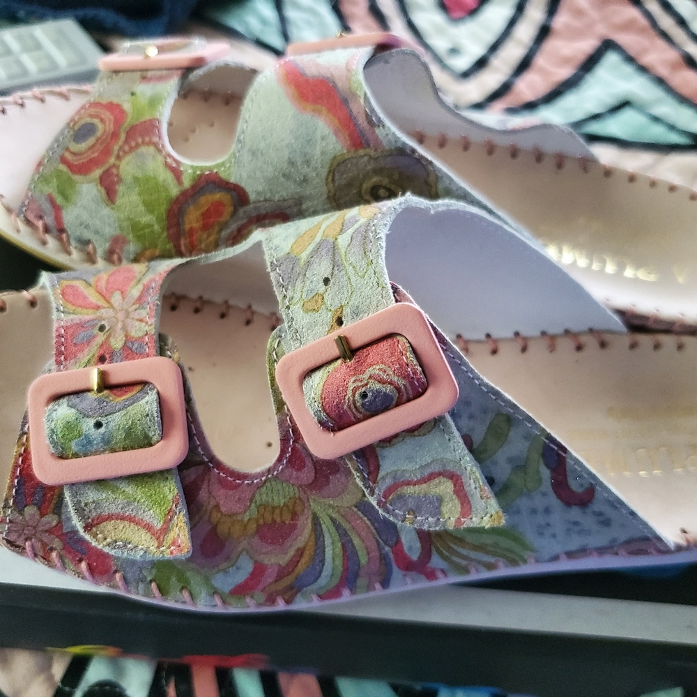 la Plume Women's Italian Size 40/8.5 PAISLEY Sandals ~ NEW WITH BOX
